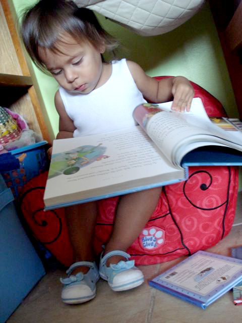 fElena_reading_in_closet